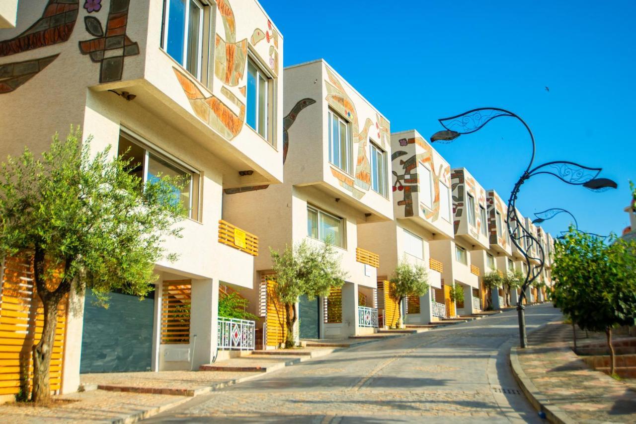 Arka Art Hotel ティラナ エクステリア 写真 Residential neighborhood in the city of Murcia