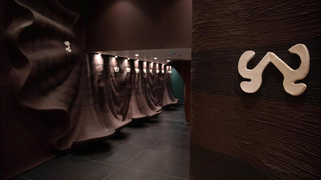 Arka Art Hotel ティラナ エクステリア 写真 The interior of a typical yōtei