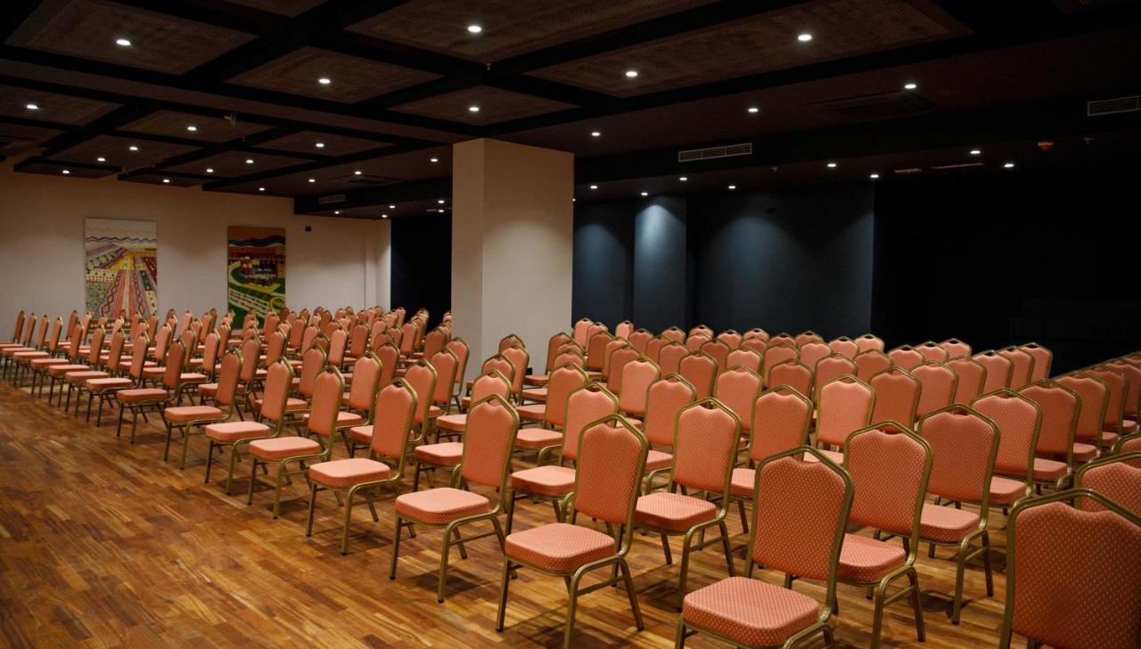Arka Art Hotel ティラナ エクステリア 写真 Auditorium