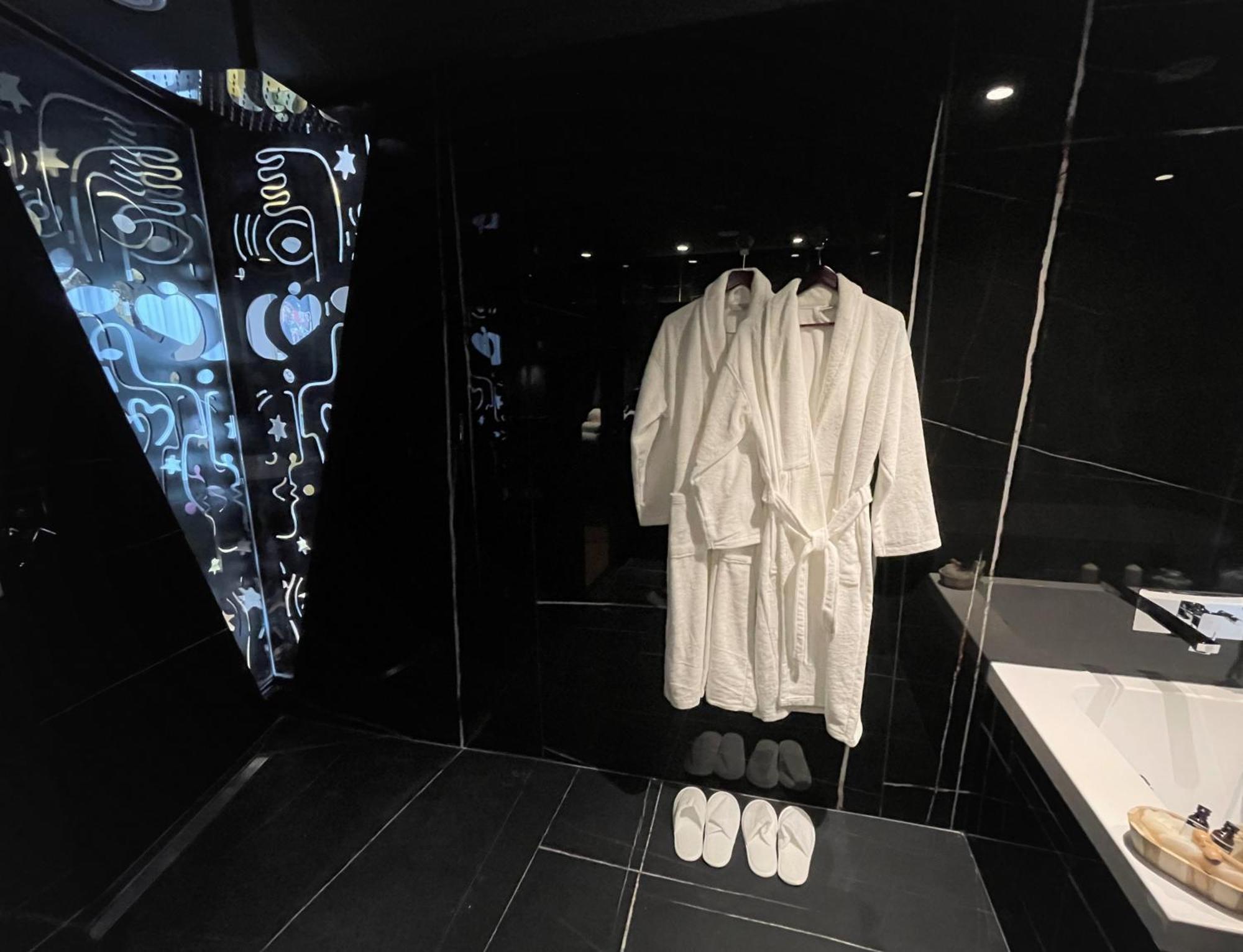 Arka Art Hotel ティラナ エクステリア 写真 Bathroom