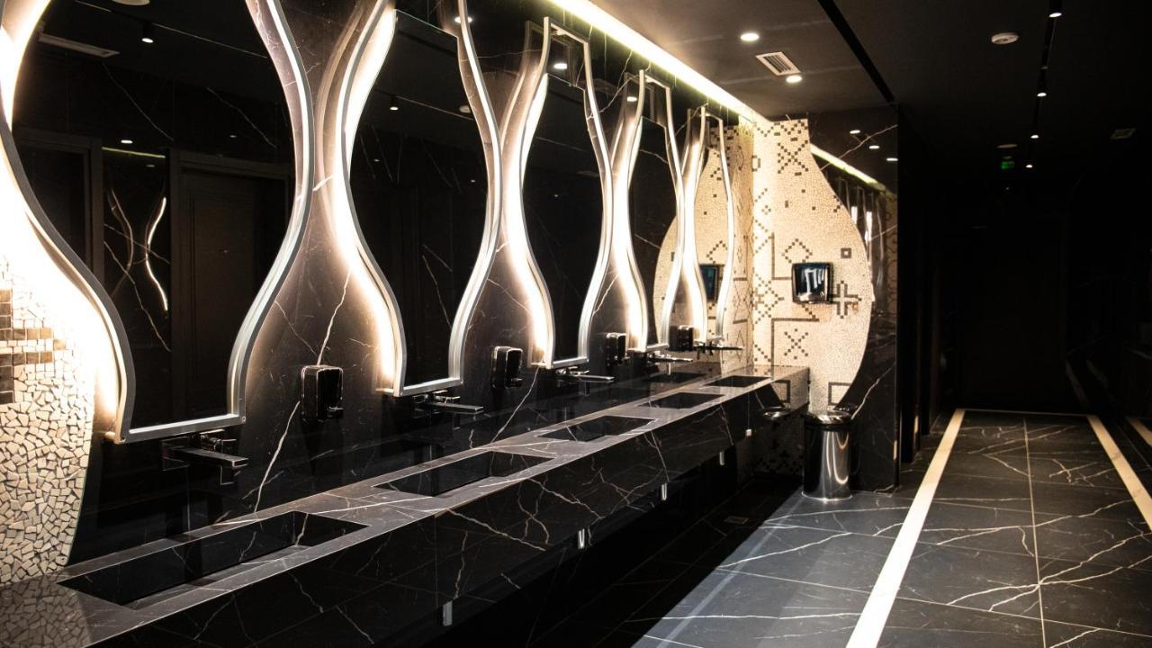 Arka Art Hotel ティラナ エクステリア 写真 The interior of the restroom at the 2012 Olympics
