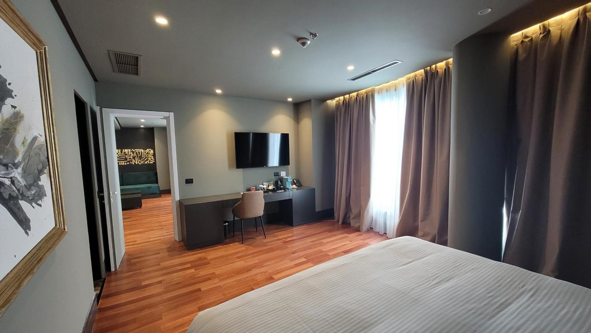 Arka Art Hotel ティラナ エクステリア 写真 Suite room