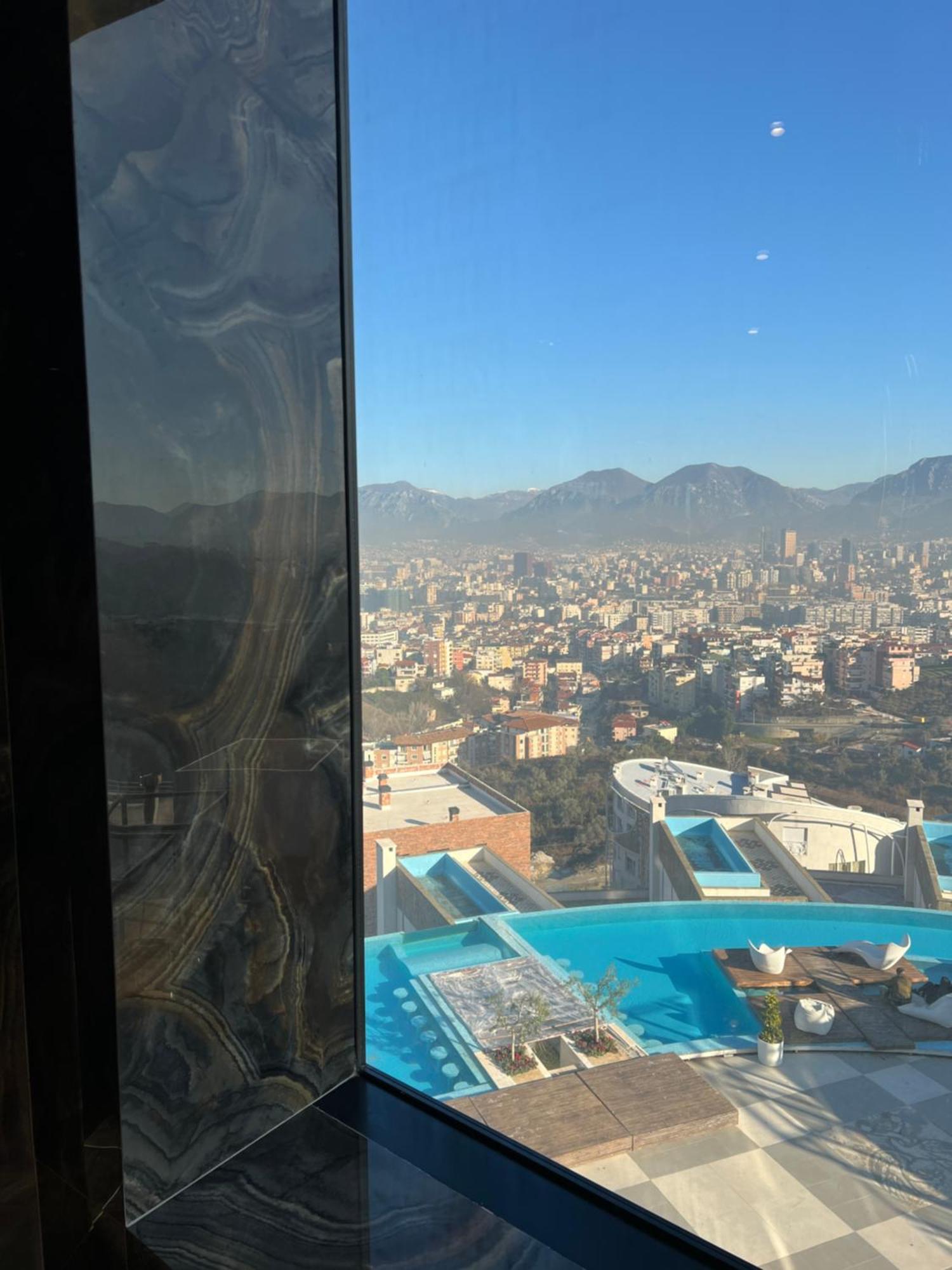 Arka Art Hotel ティラナ エクステリア 写真 View of the city from the hotel
