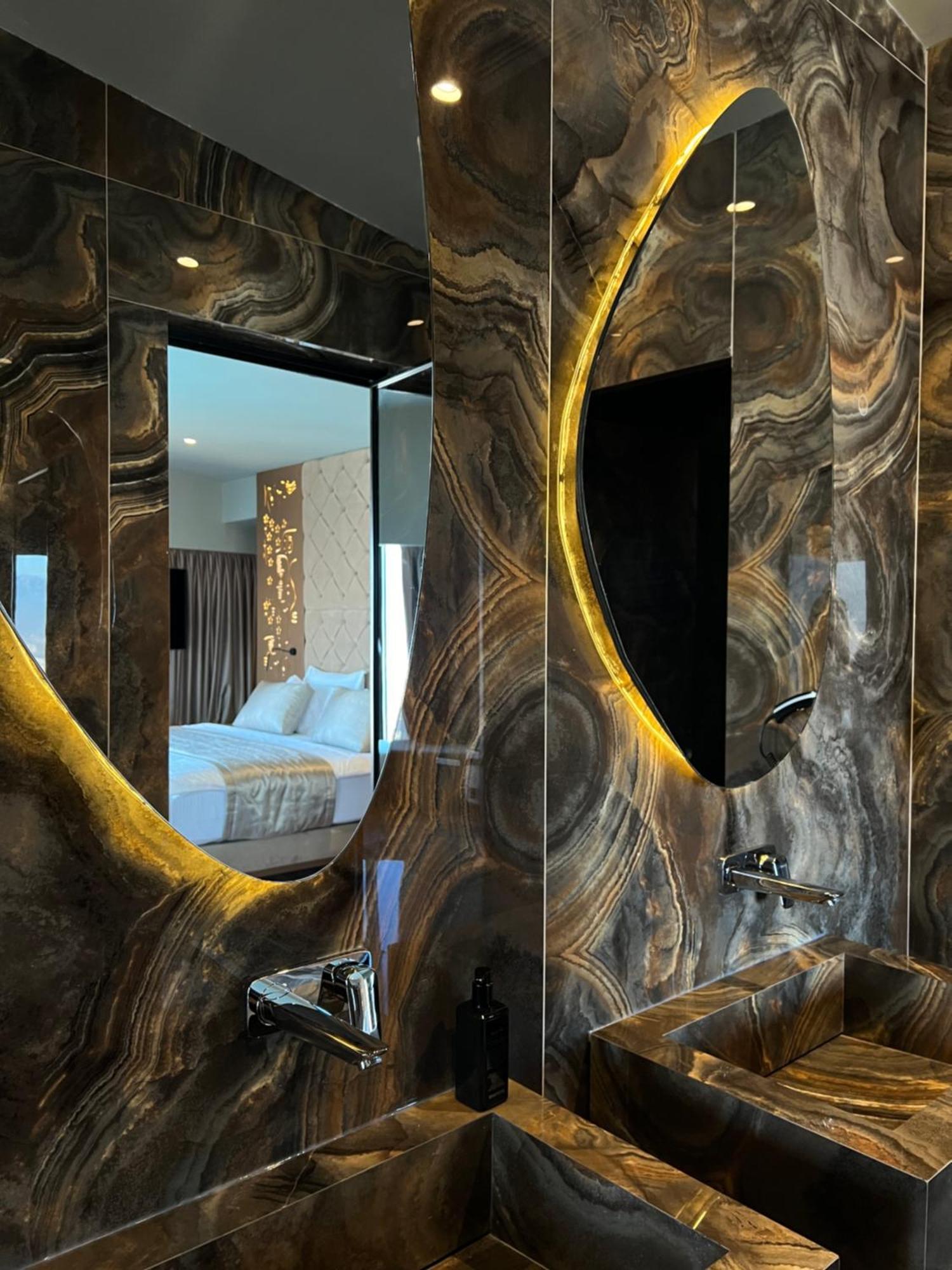 Arka Art Hotel ティラナ エクステリア 写真 Bathroom
