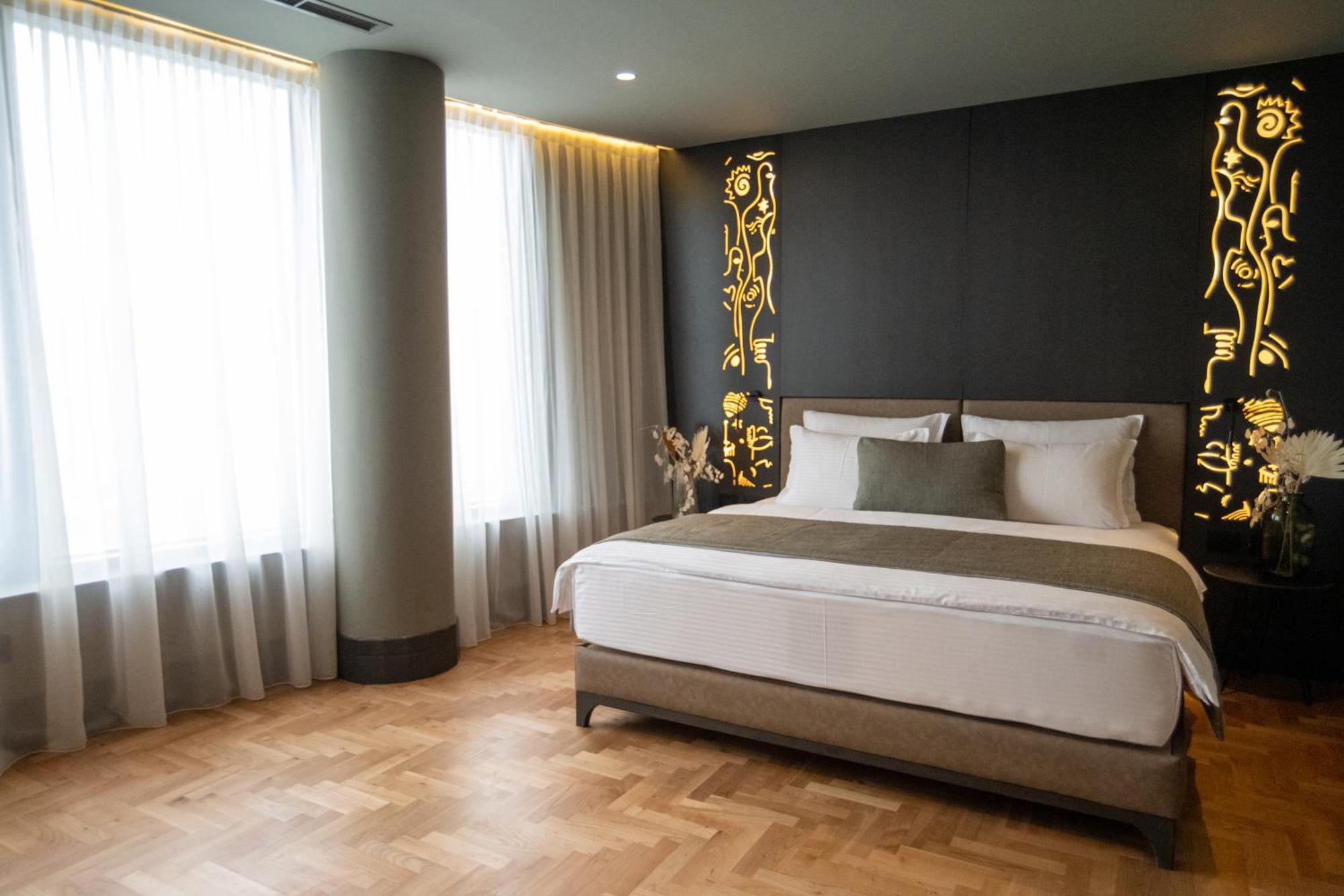 Arka Art Hotel ティラナ エクステリア 写真 A bedroom at the hotel