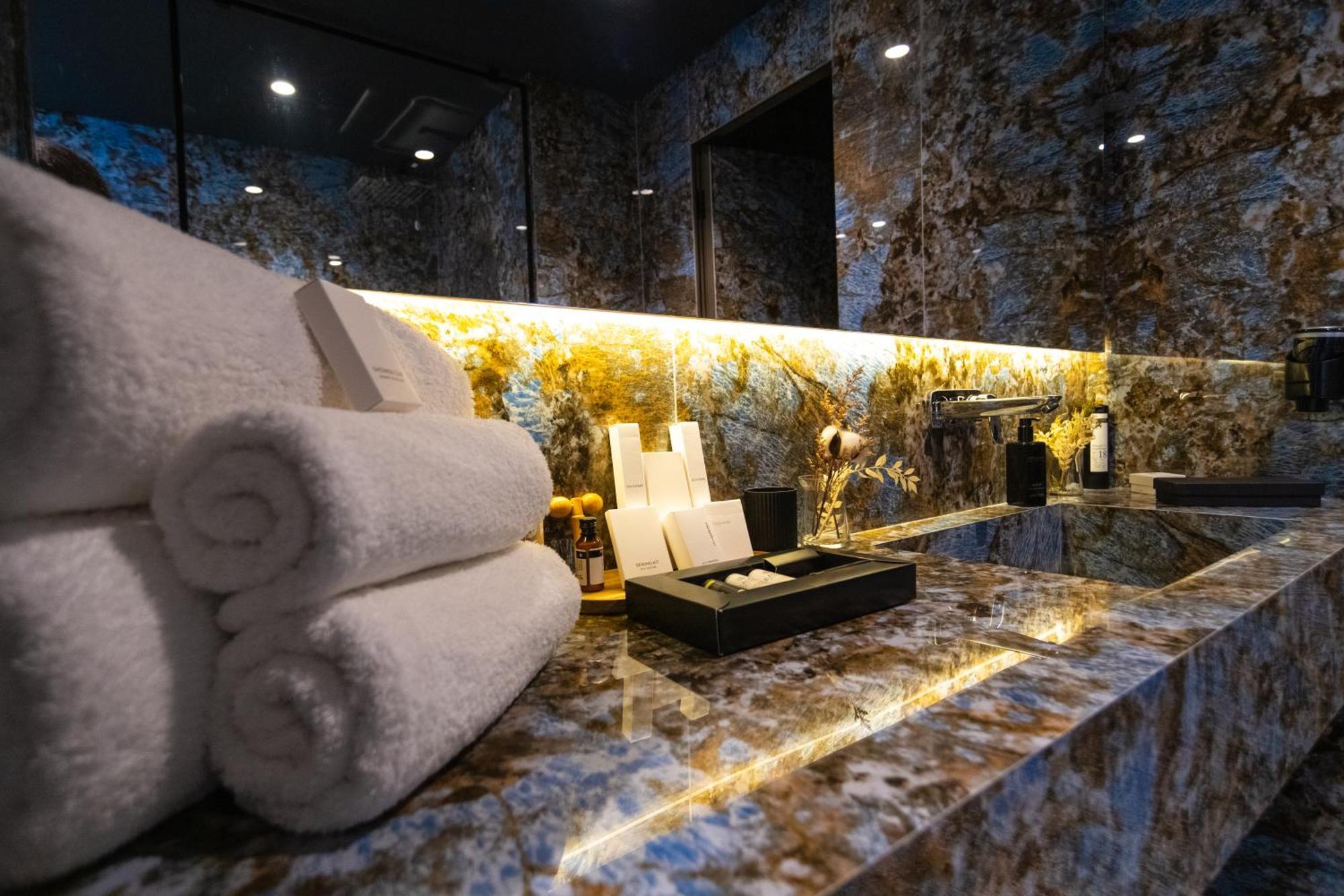 Arka Art Hotel ティラナ エクステリア 写真 Bathroom